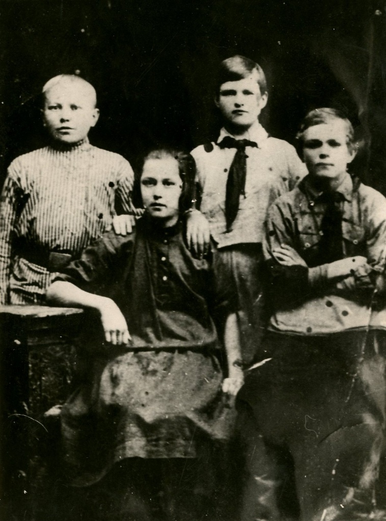 1. первые амурские пионеры Воропаевы, ф. 2327, оп.1, д.170.jpg 1. первые амурские пионеры Воропаевы, ф. 2327, оп.1, д.170.jpg